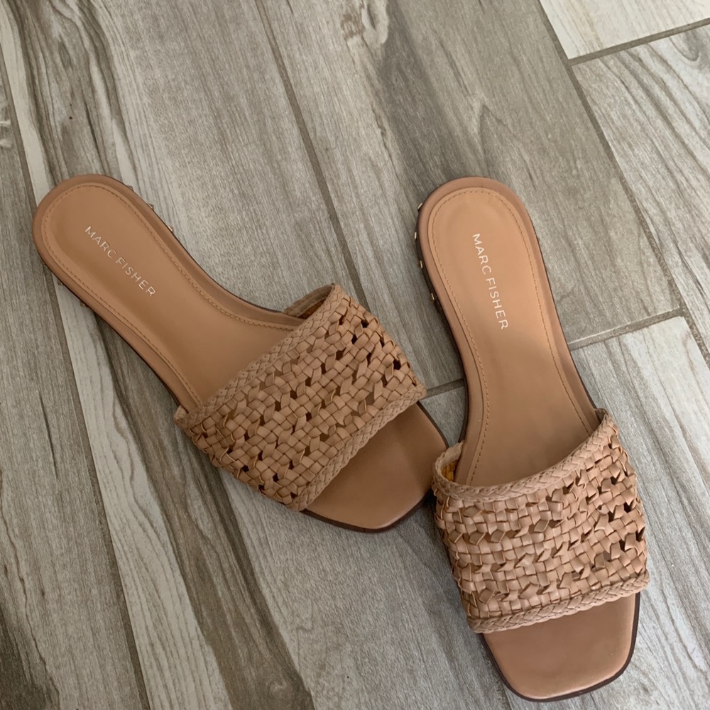 Studded Marc Fischer size 7 tan sandals